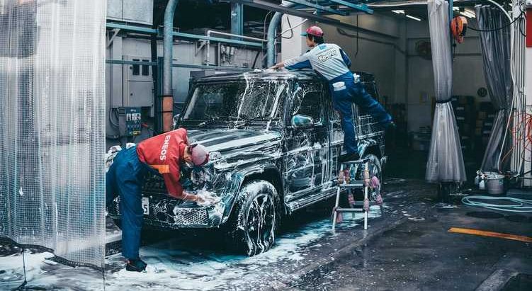 Men cleaning a 4wd